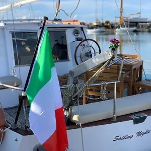 Sailing Nights Boat&breakfast Bateau-hôtel